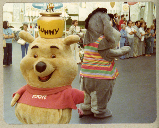 Illustration for article titled Vintage Disneyland character costumes were the fabric of nightmares